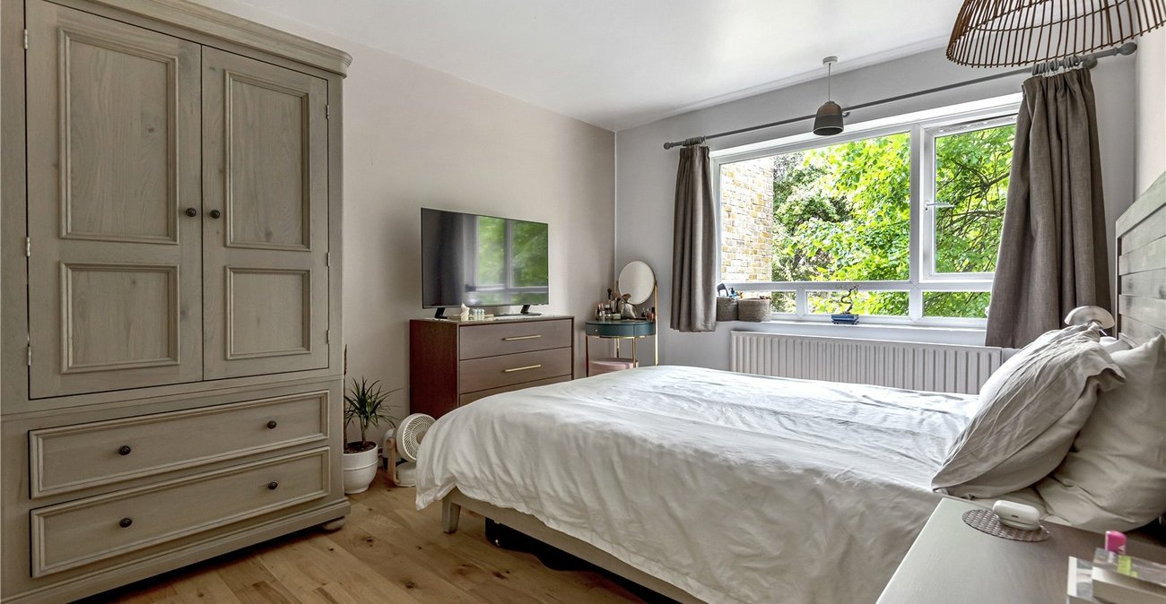 2 bedroom property for sale in London | Robinson Jackson