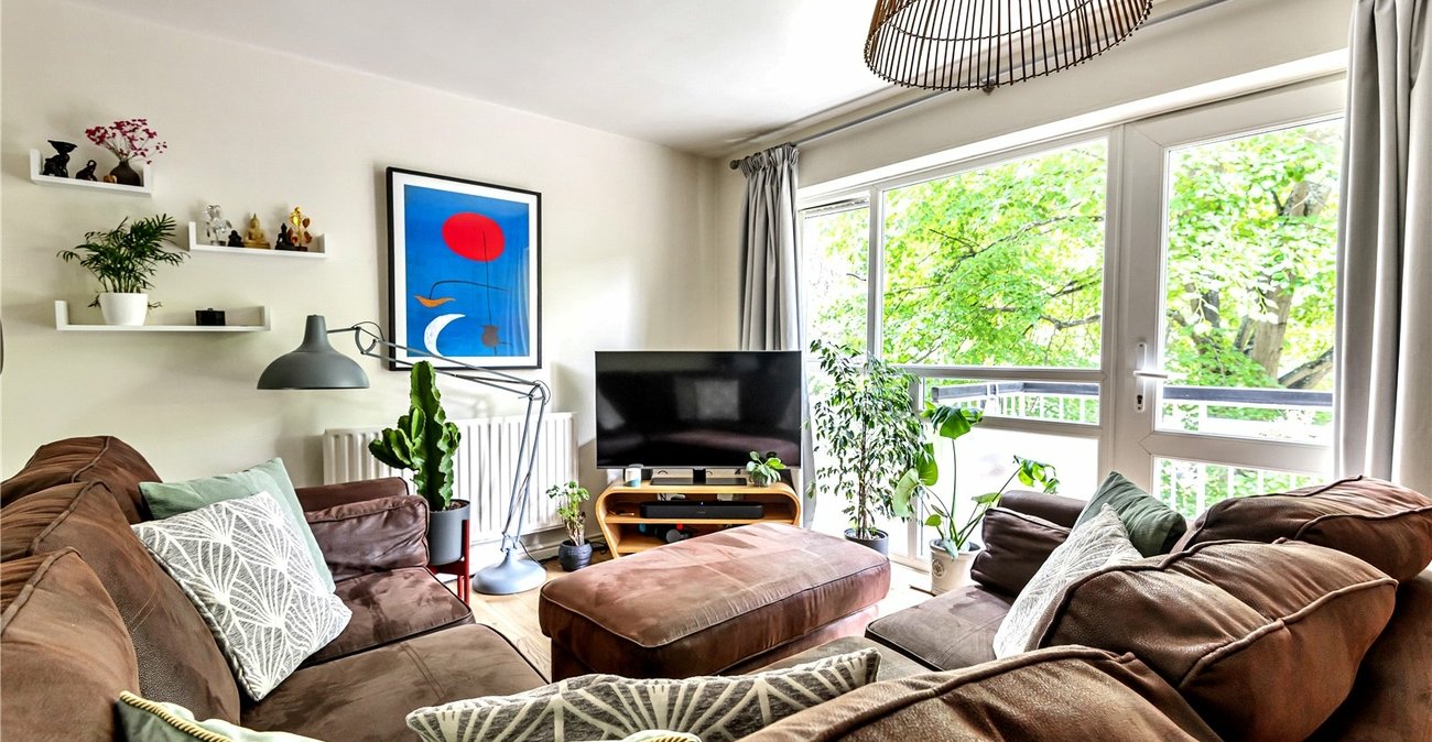 2 bedroom property for sale in London | Robinson Jackson