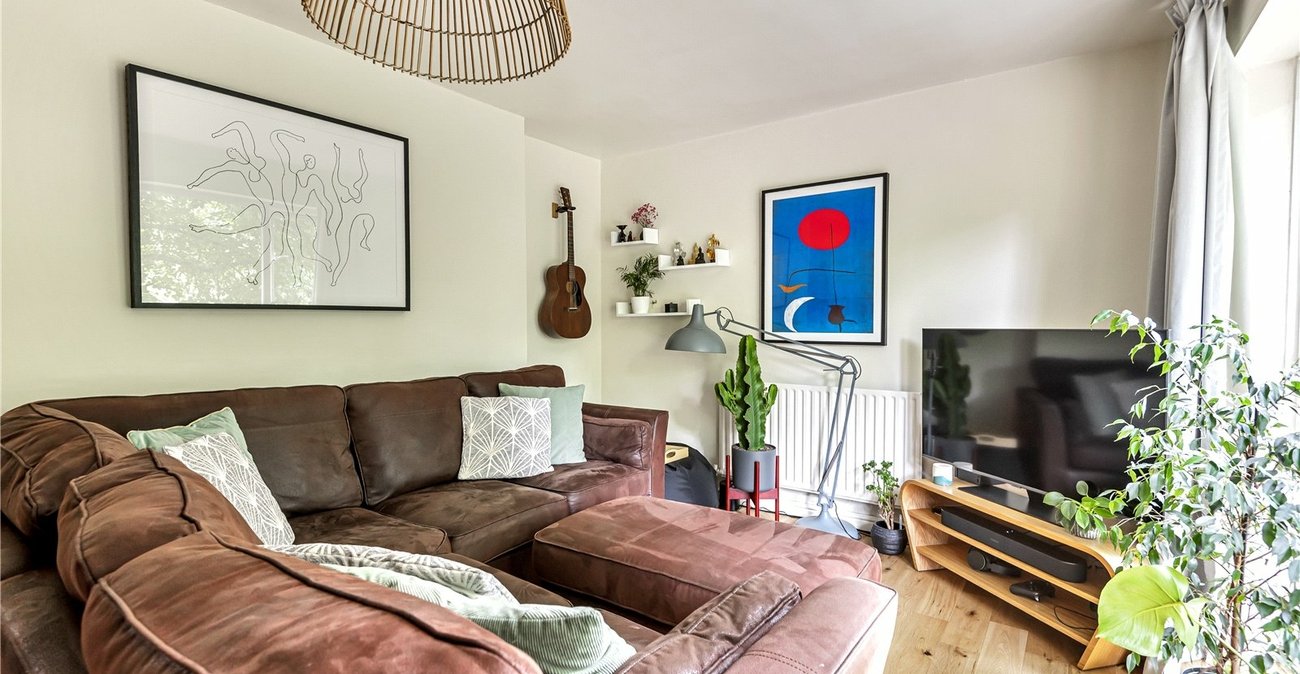 2 bedroom property for sale in London | Robinson Jackson
