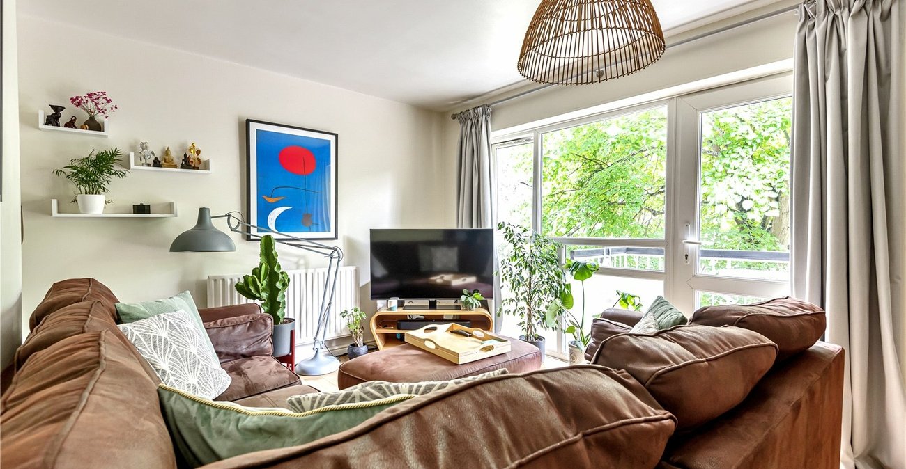 2 bedroom property for sale in London | Robinson Jackson
