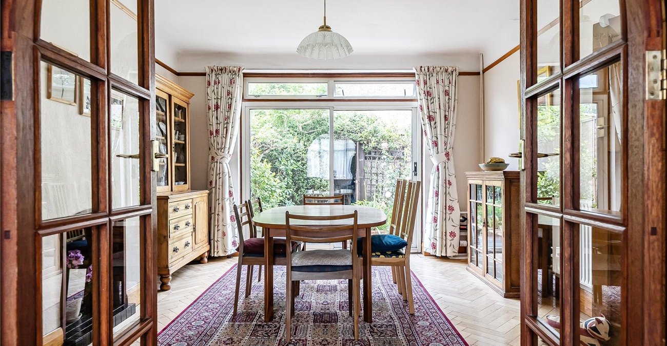 4 bedroom house for sale in London | Robinson Jackson
