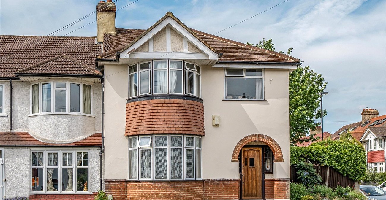 4 bedroom house for sale in London | Robinson Jackson