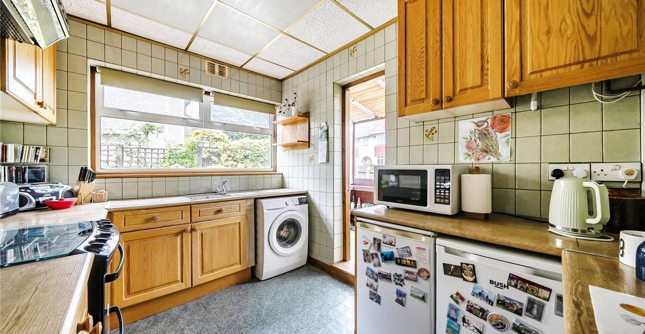 4 bedroom house for sale in London | Robinson Jackson