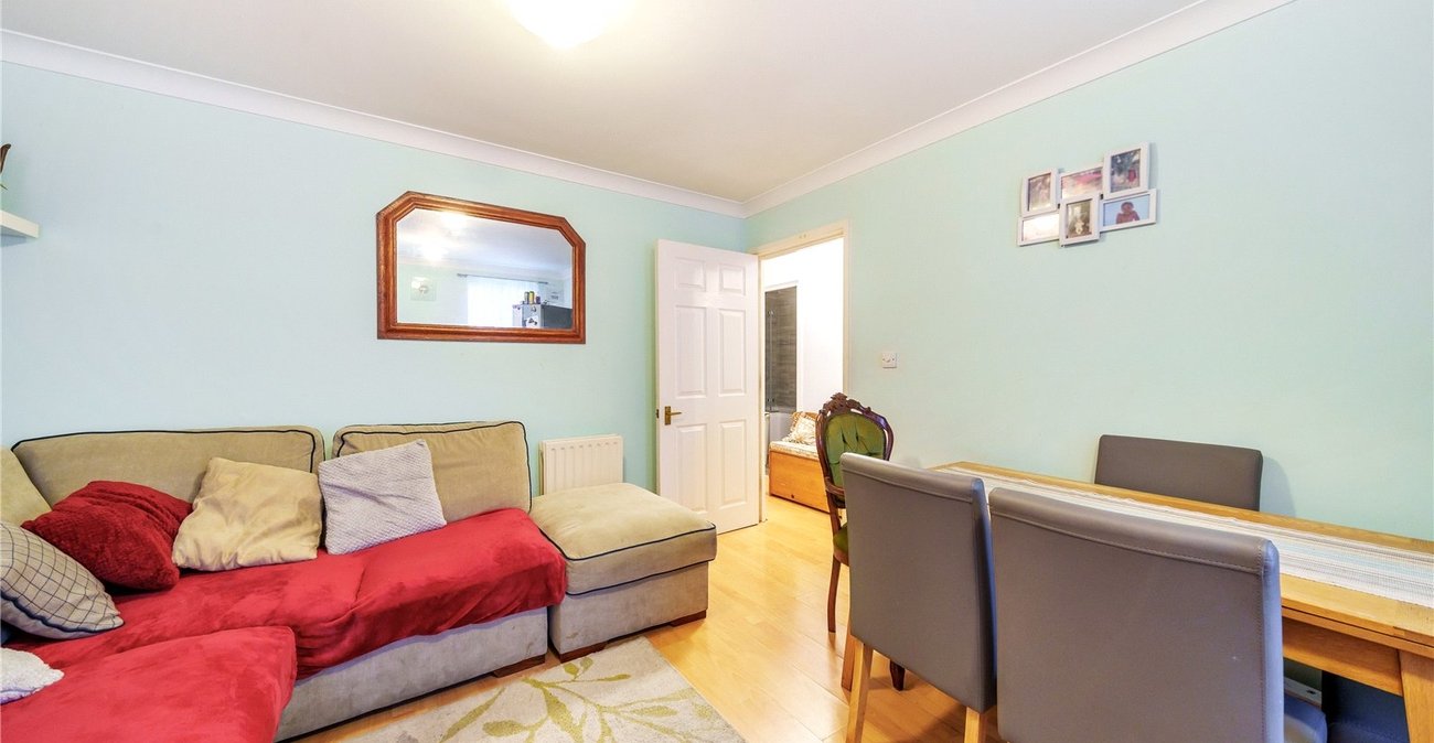 2 bedroom property for sale in London | Robinson Jackson