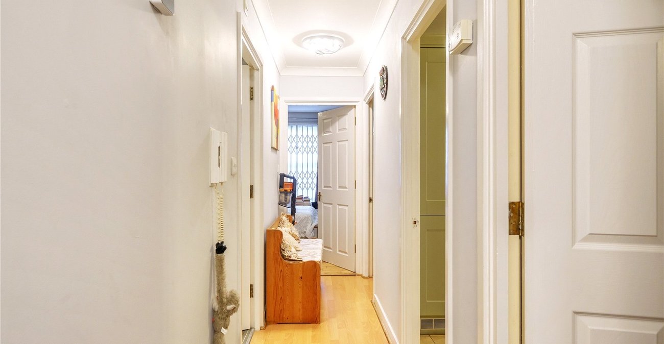 2 bedroom property for sale in London | Robinson Jackson