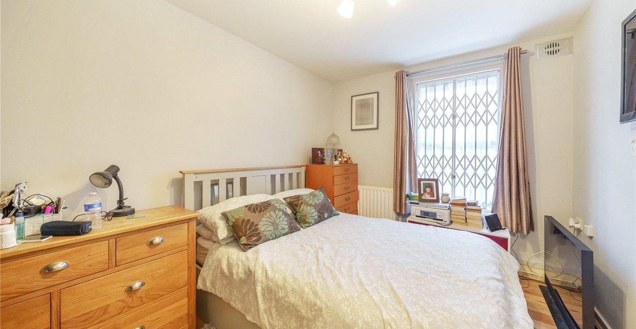 2 bedroom property for sale in London | Robinson Jackson
