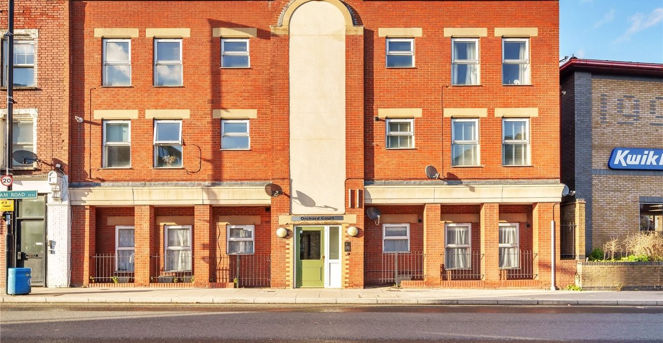 2 bedroom property for sale in London | Robinson Jackson