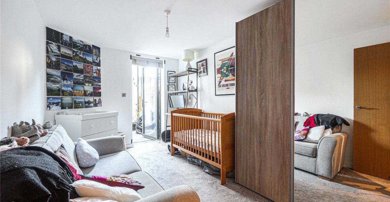 2 bedroom property for sale in London | Robinson Jackson