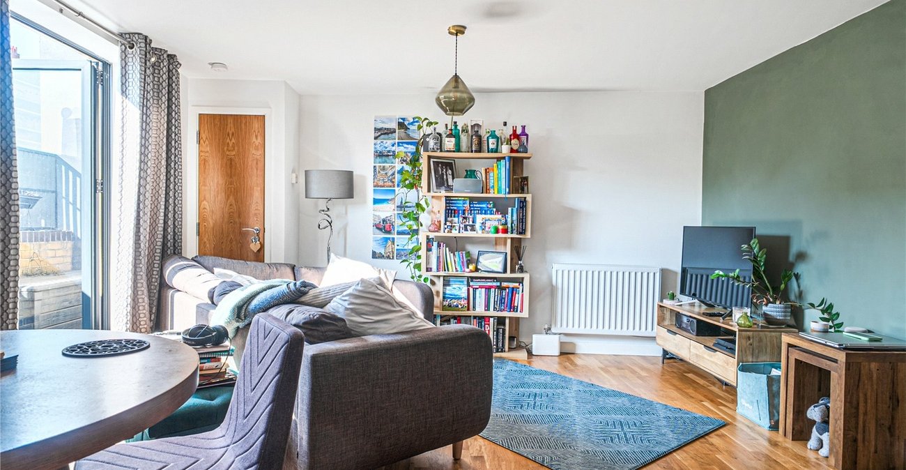 2 bedroom property for sale in London | Robinson Jackson