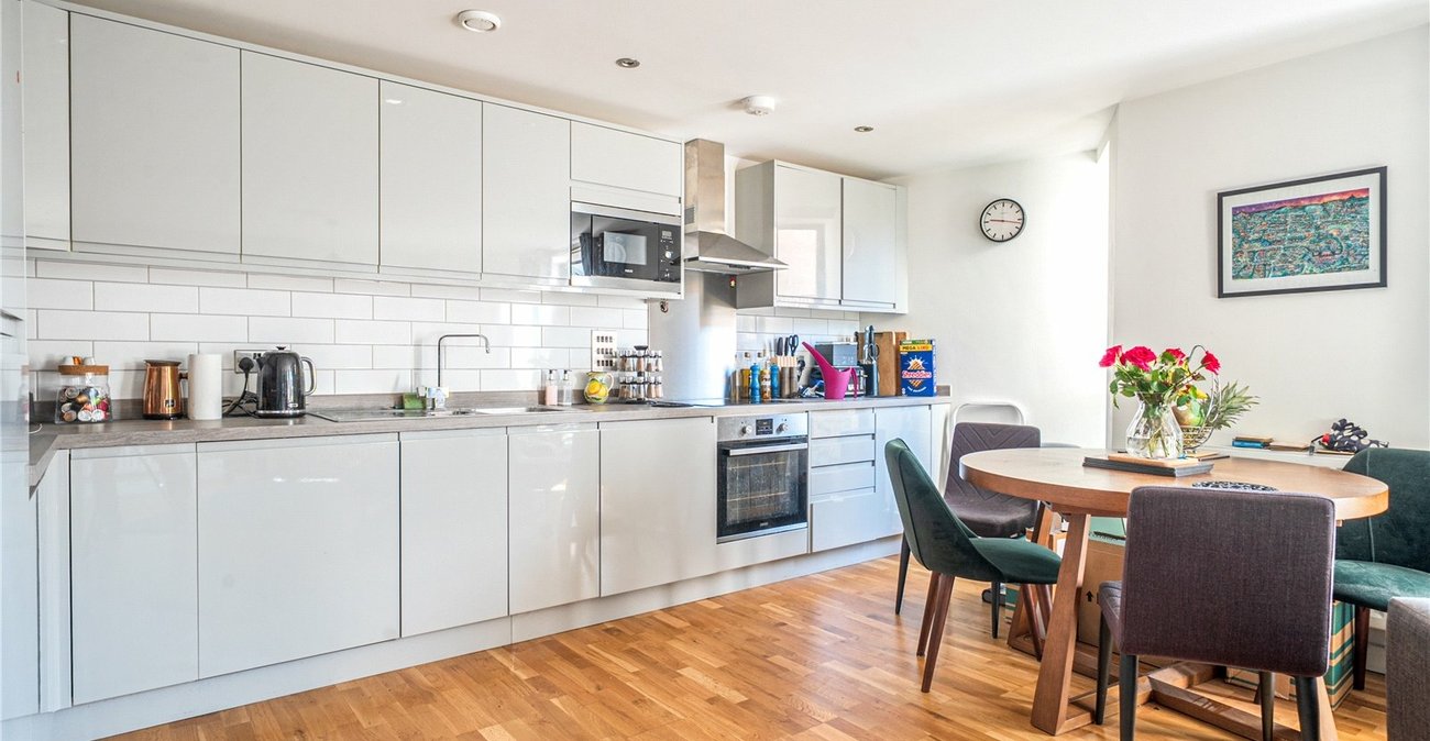 2 bedroom property for sale in London | Robinson Jackson