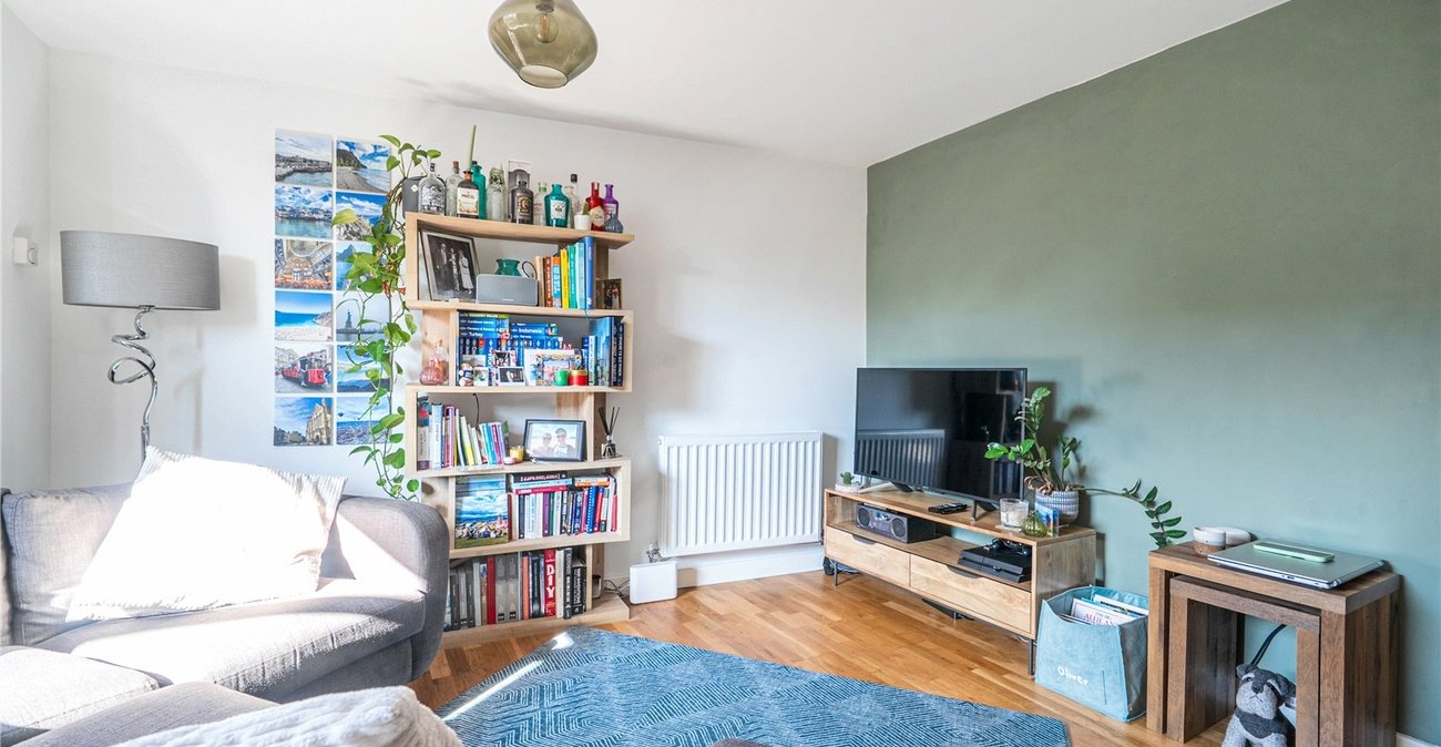 2 bedroom property for sale in London | Robinson Jackson
