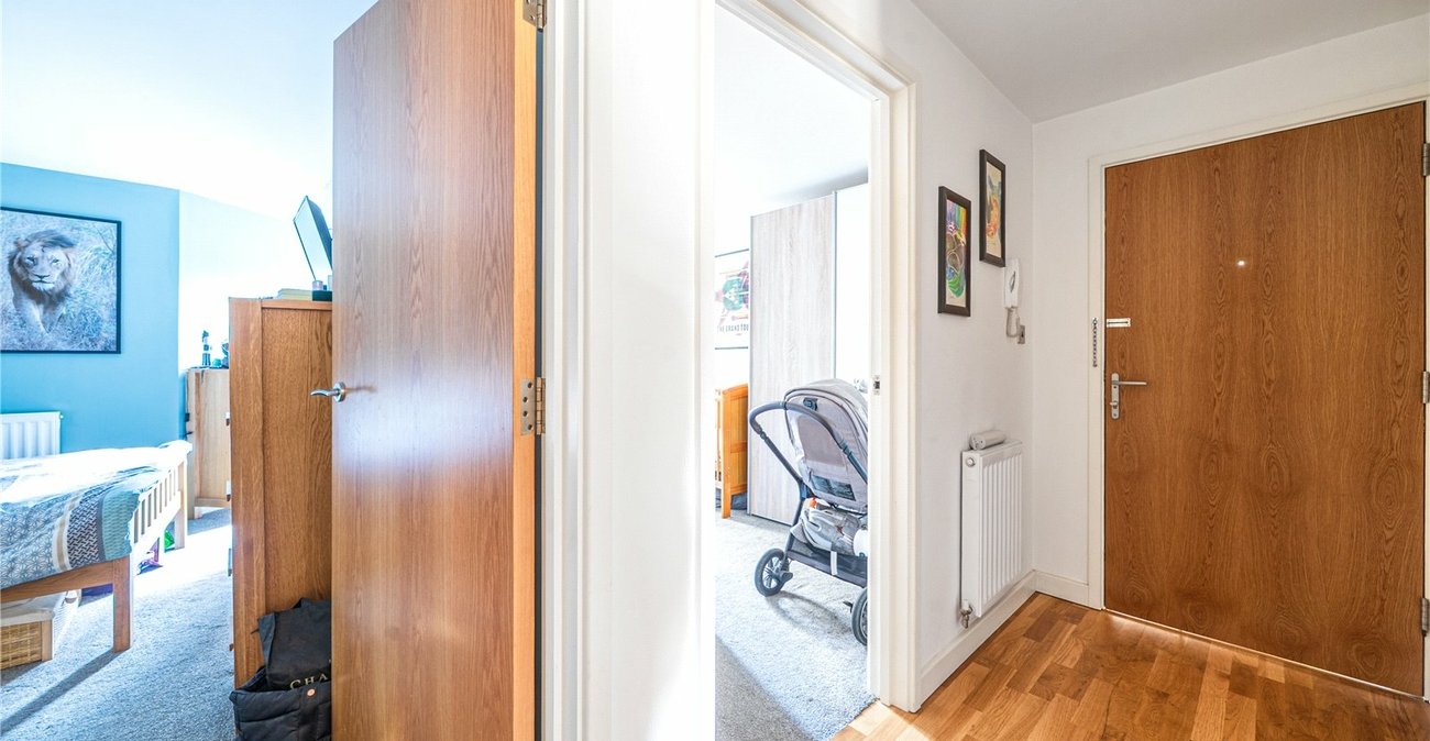 2 bedroom property for sale in London | Robinson Jackson