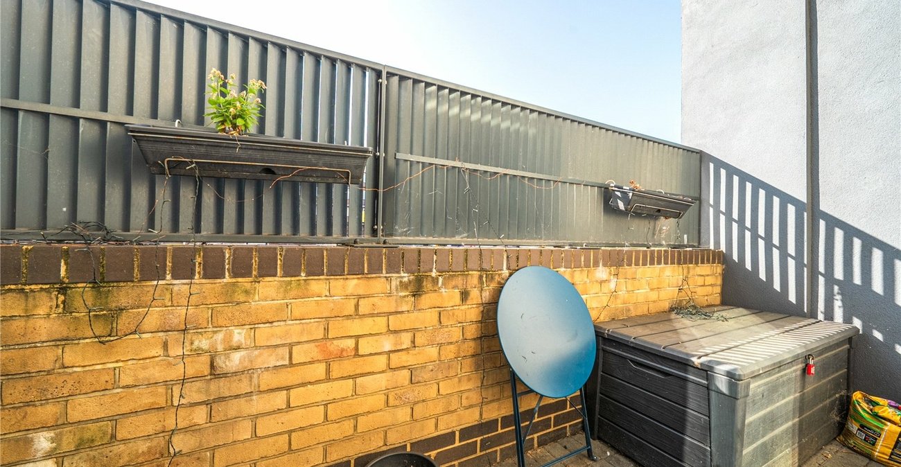 2 bedroom property for sale in London | Robinson Jackson