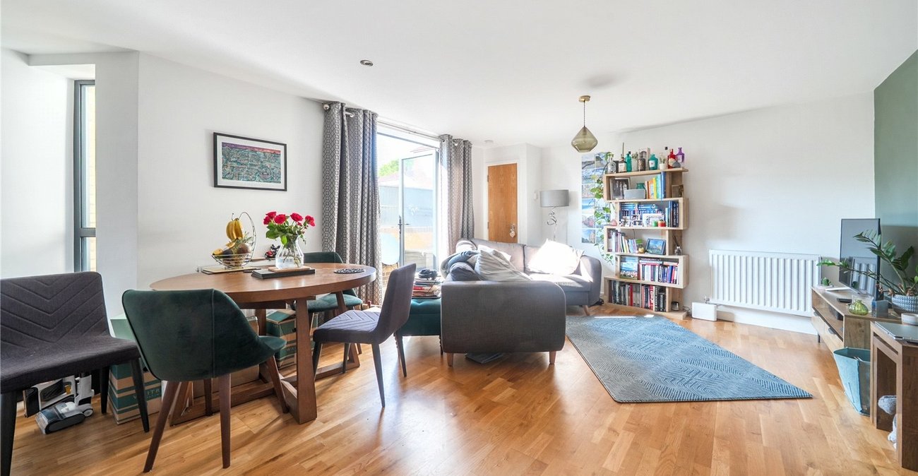 2 bedroom property for sale in London | Robinson Jackson