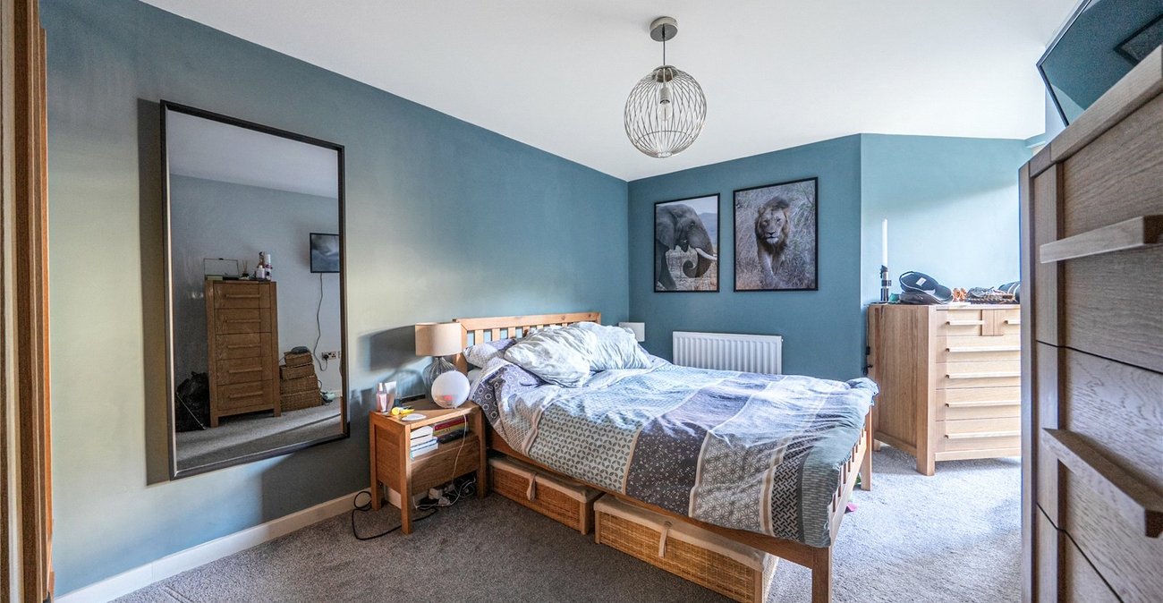 2 bedroom property for sale in London | Robinson Jackson