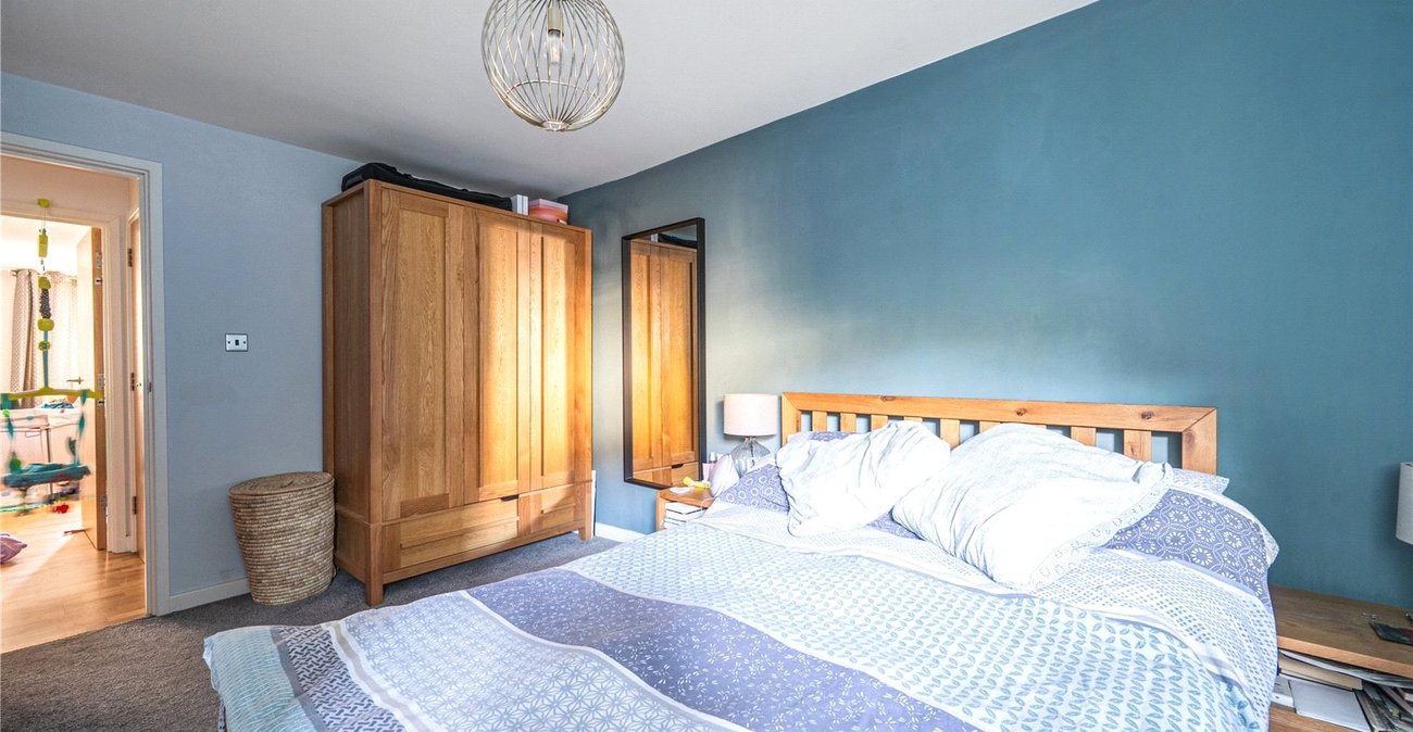 2 bedroom property for sale in London | Robinson Jackson