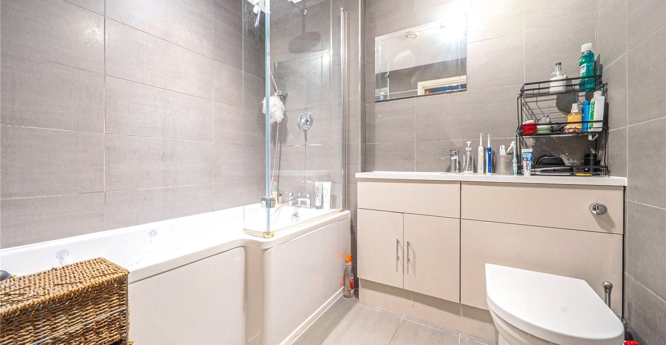 2 bedroom property for sale in London | Robinson Jackson
