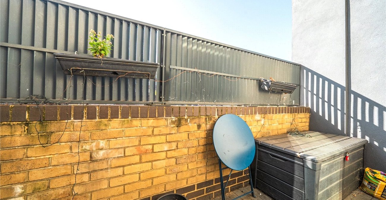 2 bedroom property for sale in London | Robinson Jackson