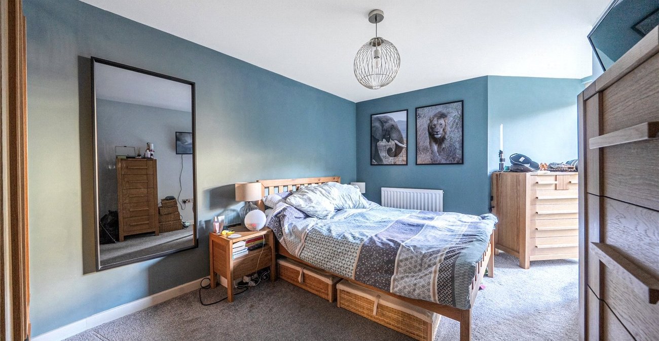 2 bedroom property for sale in London | Robinson Jackson