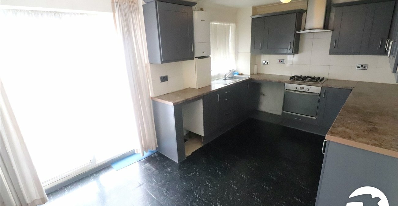 3 bedroom house for sale in London | Robinson Jackson