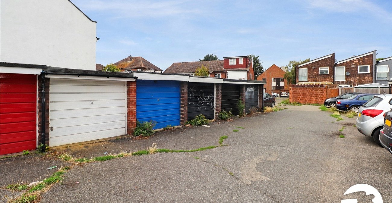 3 bedroom house for sale in London | Robinson Jackson