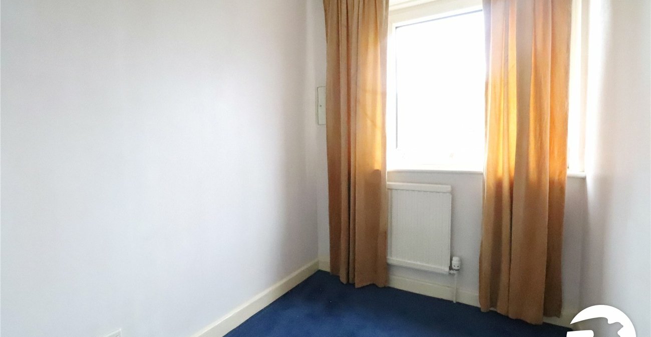 3 bedroom house for sale in London | Robinson Jackson