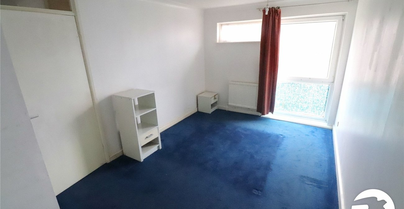 3 bedroom house for sale in London | Robinson Jackson