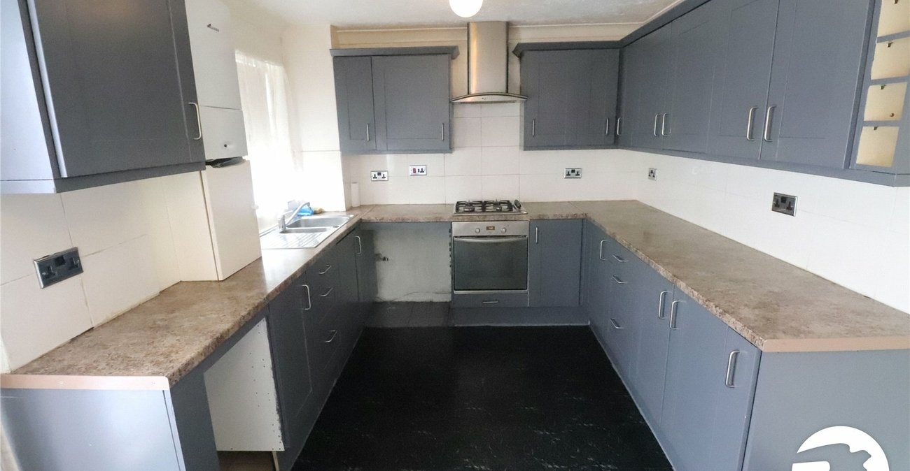 3 bedroom house for sale in London | Robinson Jackson