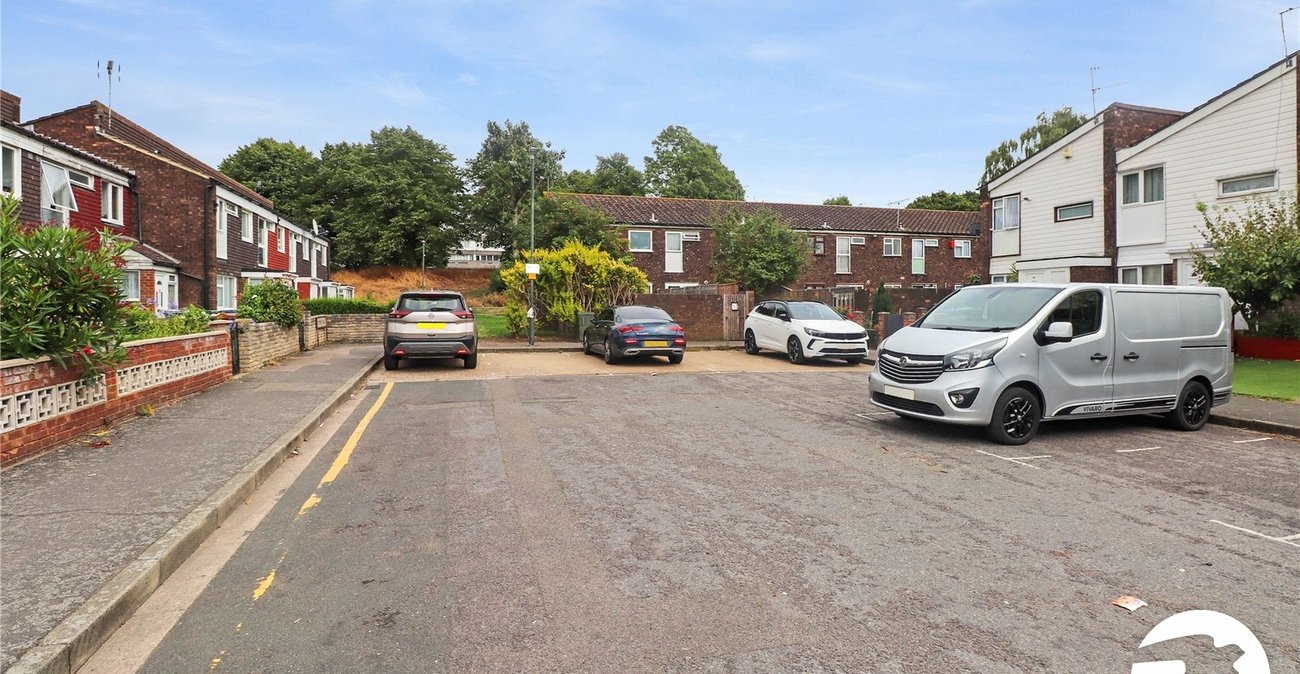 3 bedroom house for sale in London | Robinson Jackson