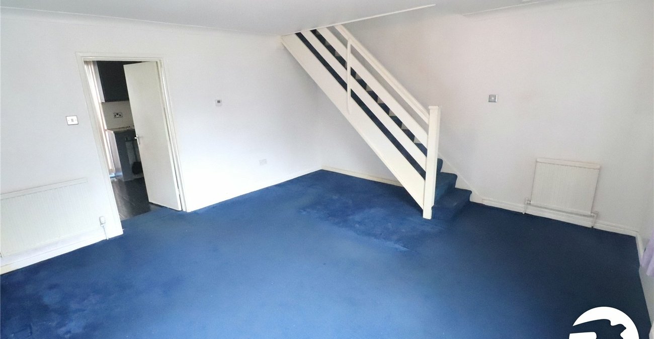 3 bedroom house for sale in London | Robinson Jackson