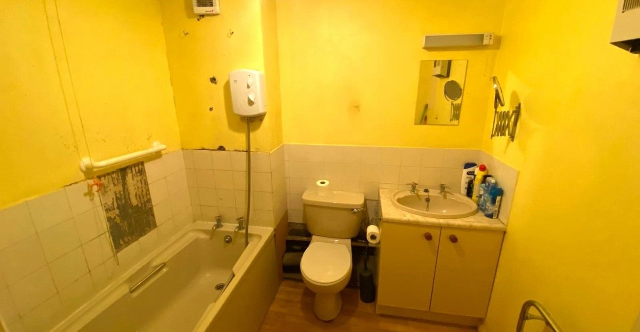 2 bedroom property for sale in London | Robinson Jackson