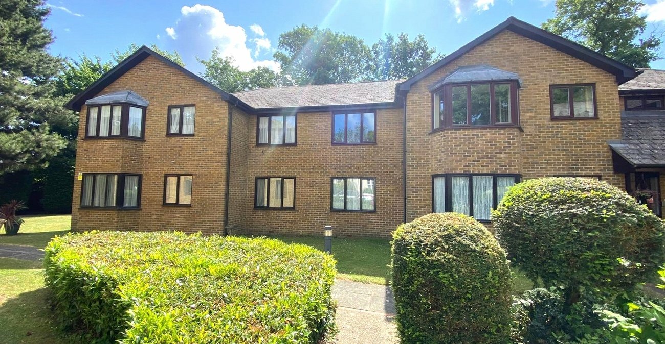 2 bedroom property for sale in London | Robinson Jackson