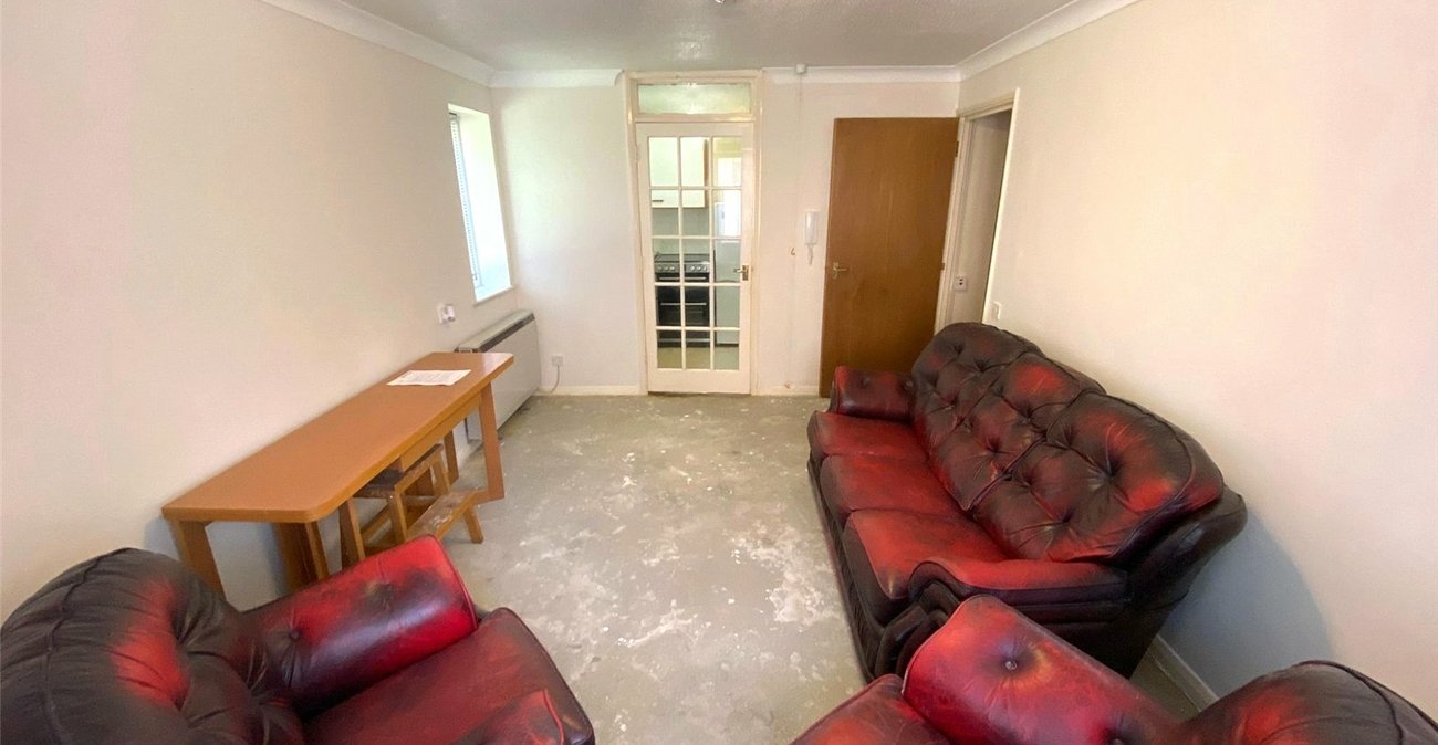 2 bedroom property for sale in London | Robinson Jackson