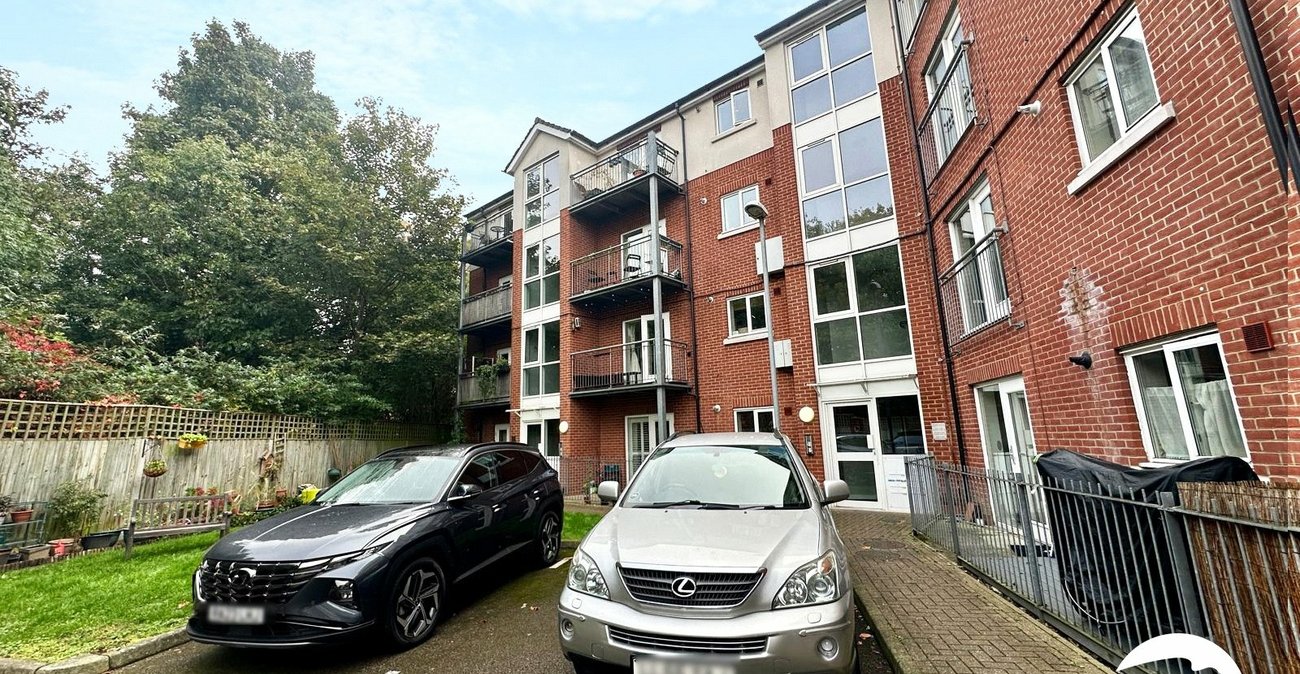 2 bedroom property for sale in London | Robinson Jackson