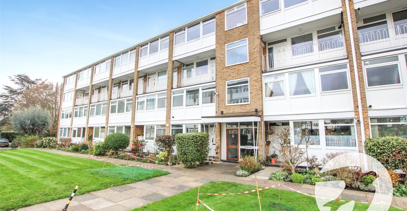 3 bedroom property for sale in Eltham | Robinson Jackson