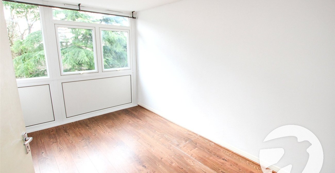 3 bedroom property for sale in Eltham | Robinson Jackson