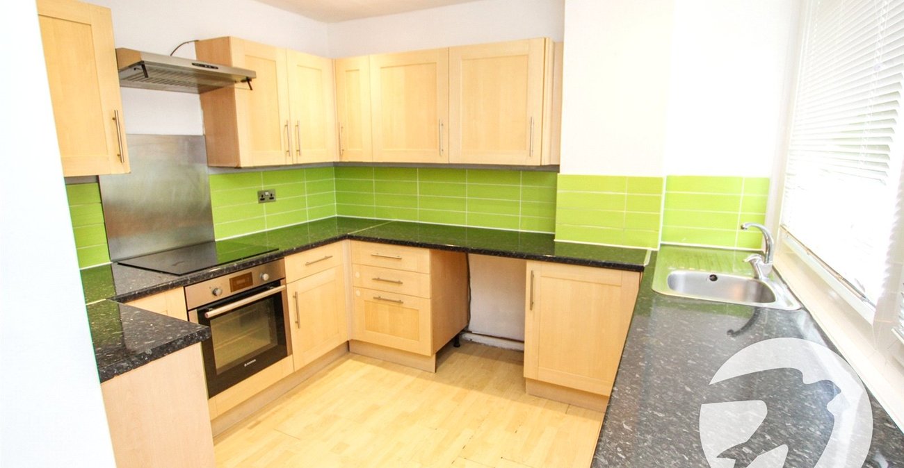 3 bedroom property for sale in Eltham | Robinson Jackson