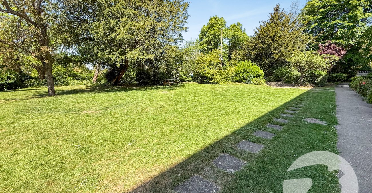 3 bedroom property for sale in London | Robinson Jackson