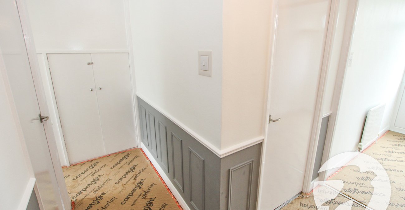 3 bedroom property for sale in London | Robinson Jackson