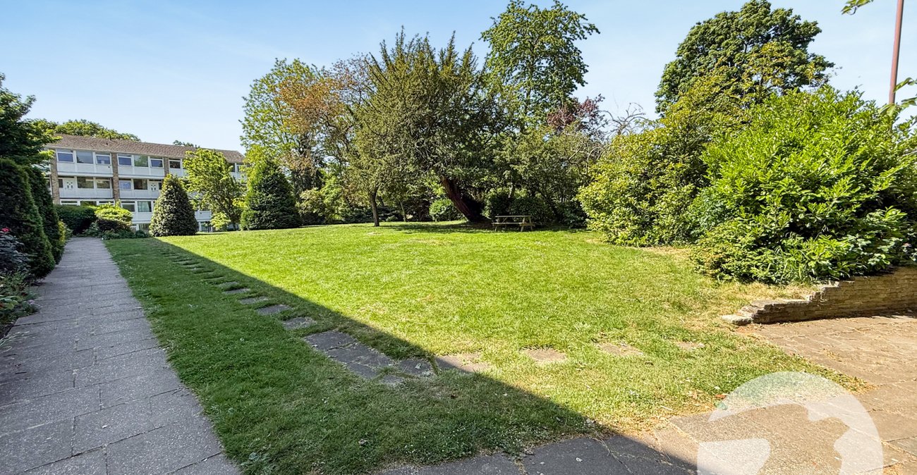 3 bedroom property for sale in London | Robinson Jackson