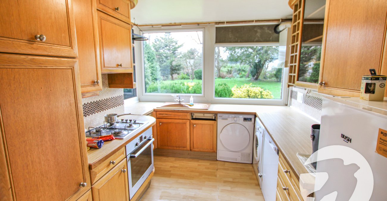 3 bedroom property for sale in London | Robinson Jackson