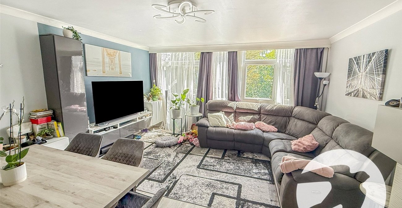 3 bedroom property for sale in London | Robinson Jackson
