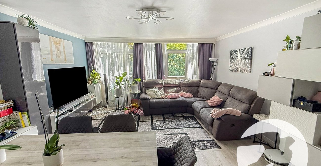3 bedroom property for sale in London | Robinson Jackson