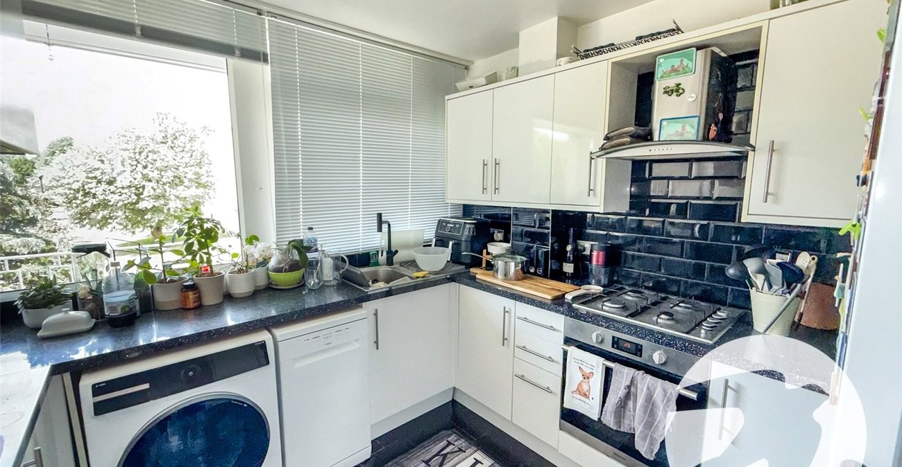 3 bedroom property for sale in London | Robinson Jackson