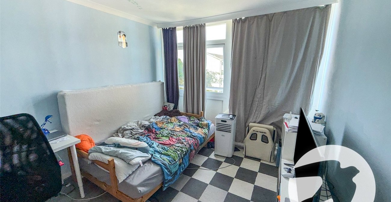 3 bedroom property for sale in London | Robinson Jackson