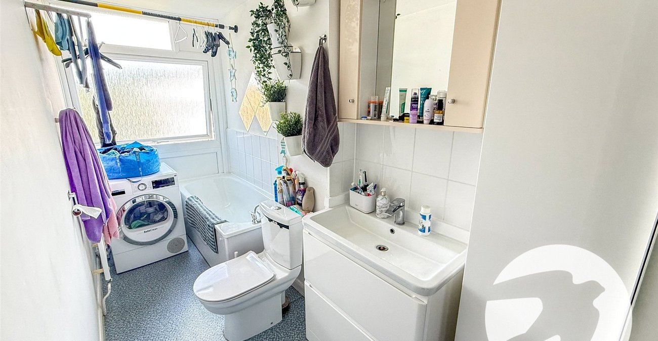 3 bedroom property for sale in London | Robinson Jackson