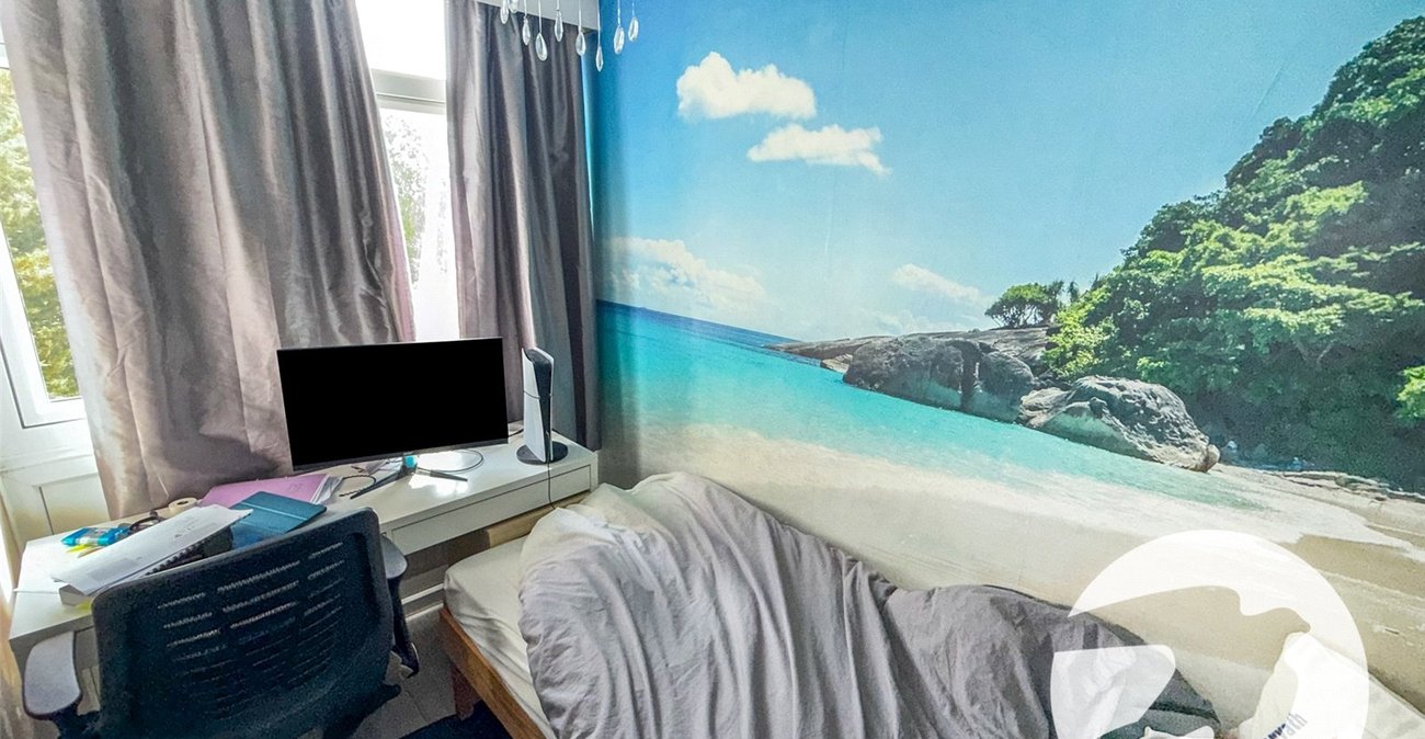 3 bedroom property for sale in London | Robinson Jackson