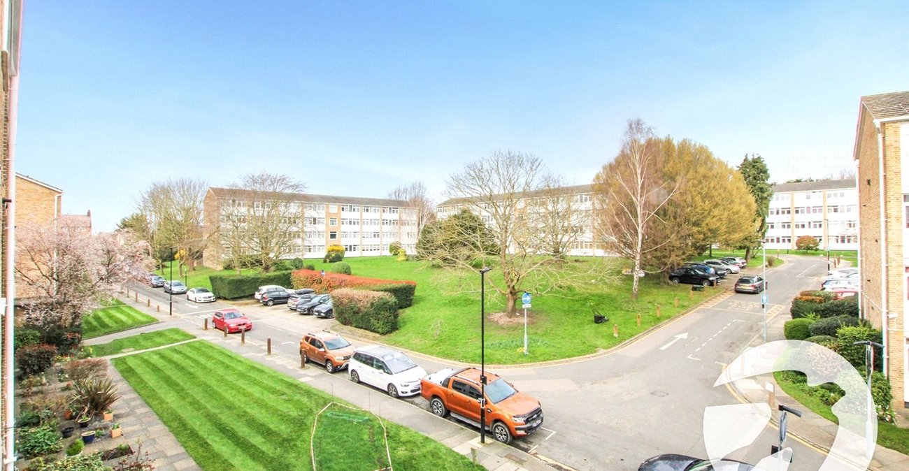 3 bedroom property for sale in London | Robinson Jackson