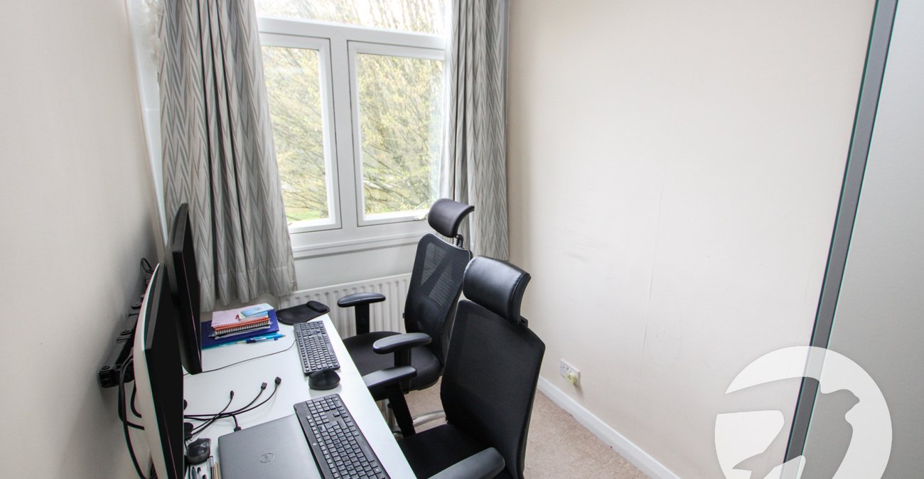 3 bedroom property for sale in London | Robinson Jackson