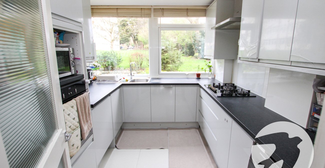 3 bedroom property for sale in London | Robinson Jackson